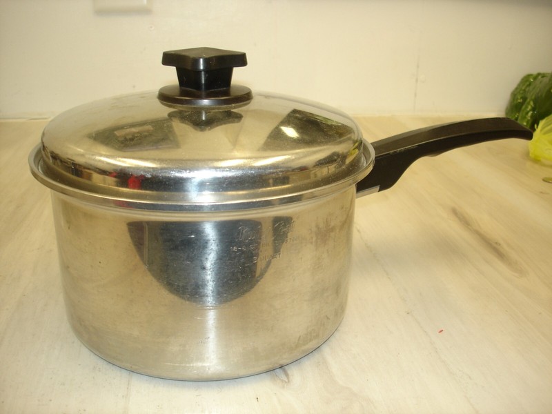VintageNutri-Seal 18-8 3 quartstainless steelpot & lid made in USA