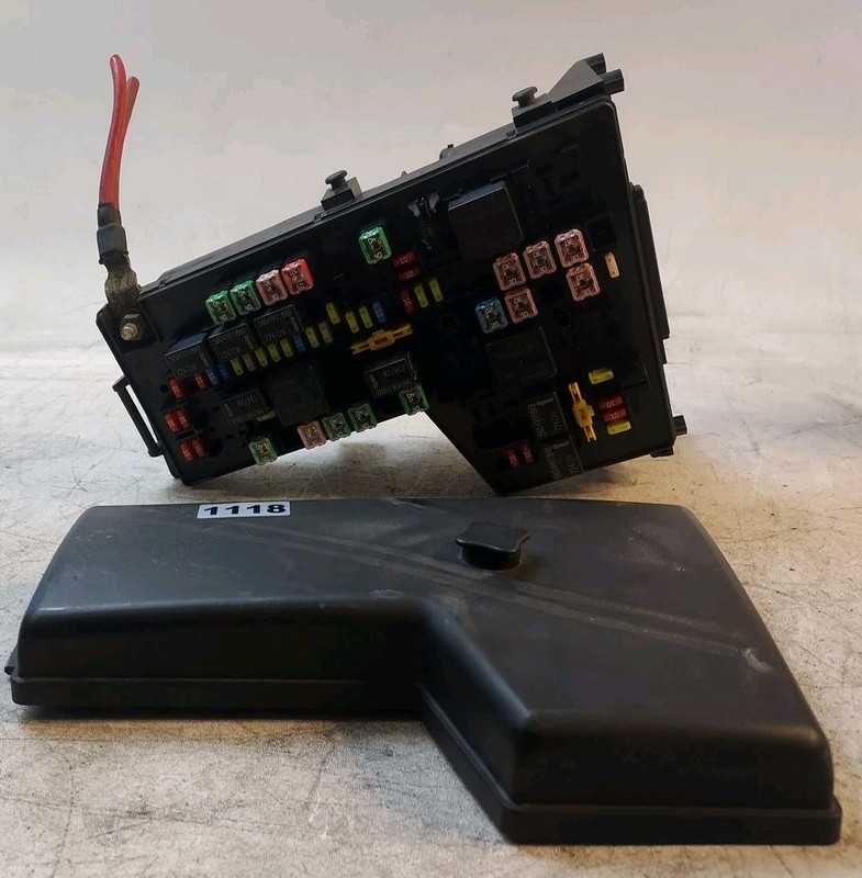 2005-07 Dodge Dakota ST 3.7L 4WD Engine Fuse Box Assembly 56049678AK Rev. A OEM