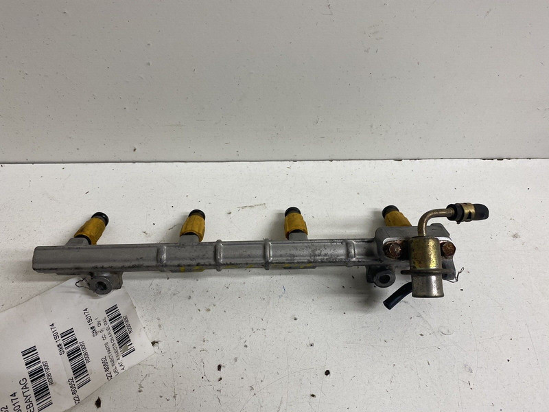 1999-2000 Mitsubishi Galant 2.4L Fuel Injector Rail Injectors Oem