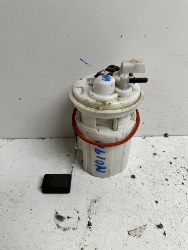2004-2008 Suzuki Forenza Fuel Pump w Sending Unit & Bracket Oem
