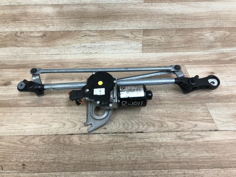 BMW F30 320 328 335 M3 OEM FRONT WINDSHIELD WIPER WITH MOTOR 2012-2016