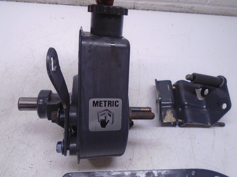 L4 OMC Cobra Volvo Penta 5.8L 5.0L POWER STEERING PUMP w Pulley Brackets 0983791