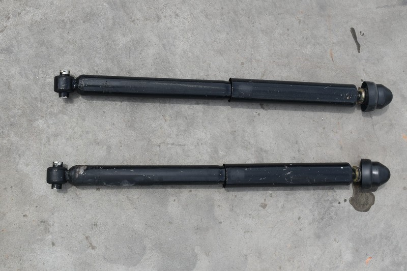 2004-06 GTO Left Right Rear Shocks Absorbers Struts3K MILES *USED 92100083*