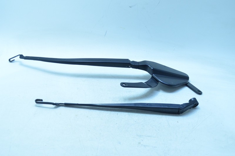10-15 TOYOTA PRIUS FRONT LEFT / RIGHT WINDSHIELD WIPER ARM SET OEM