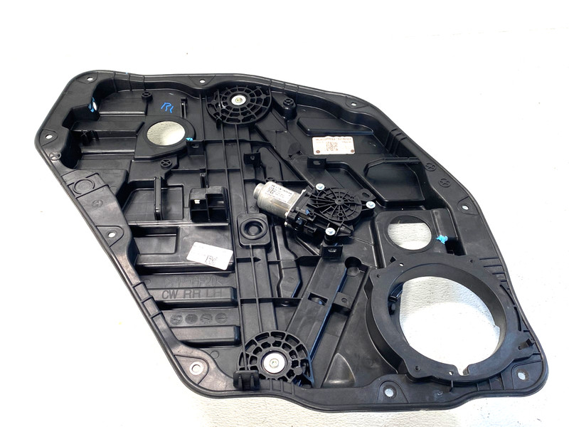 22 23 24 HYUNDAI TUCSON REAR LEFT WINDOW REGULATOR W/ CARRIER OEM #A0.17