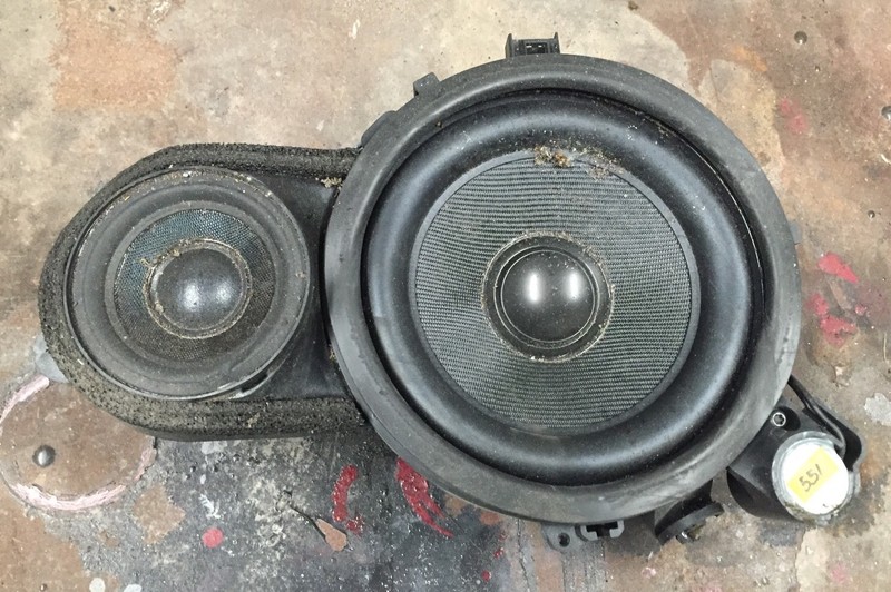 2003 - 2013 Volvo XC90 Front RH Passenger Right Door Speaker OEM 30657757