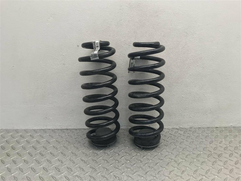 14 15 CHEROKEE REAR COIL SPRINGS SET OF 2 OEM 517-01001