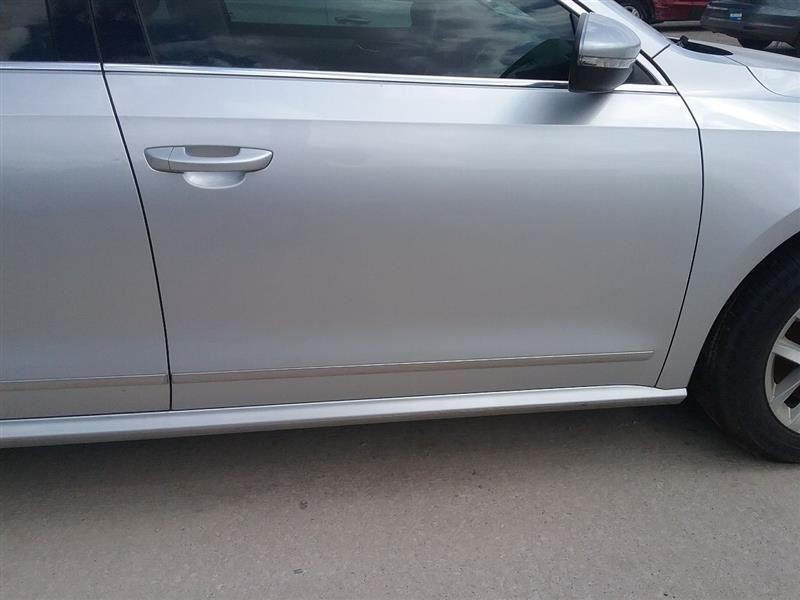 Passenger Front Door Electric Without Memory Mirrors Fits 16-18 PASSAT 2428229