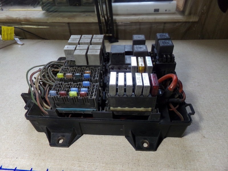Delphi Commercial Truck Relay Fuse Block Box *FREE SHIPPING*