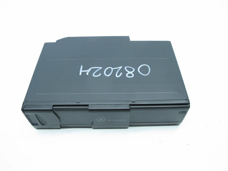 03-09 Mercedes W203 W209 CD Disc Changer Player Reader W/OUT magazine OEM 082024