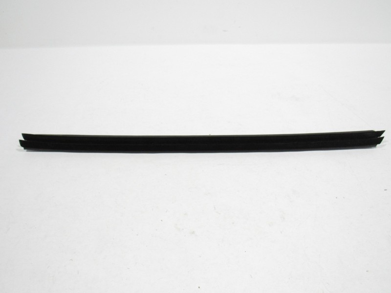 Land Range Rover Evoque 2023 Front Left Door Weatherstrip Belt Seal 20-24 ; :A