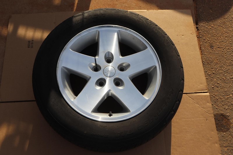 2007-2018 JEEP WRANGLER WHEEL TIRE RIM BFGOODRICH 235/60 R17 17X7.5 5 SPOKE OEM