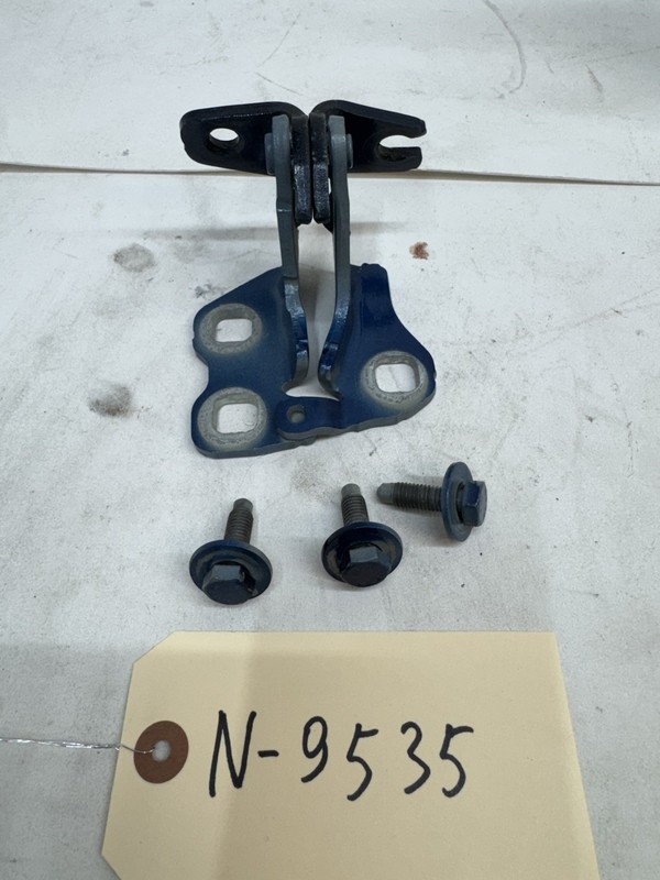 2018-2023 TESLA Model 3 Front Right Door Upper Hinge OEM 9535 B74