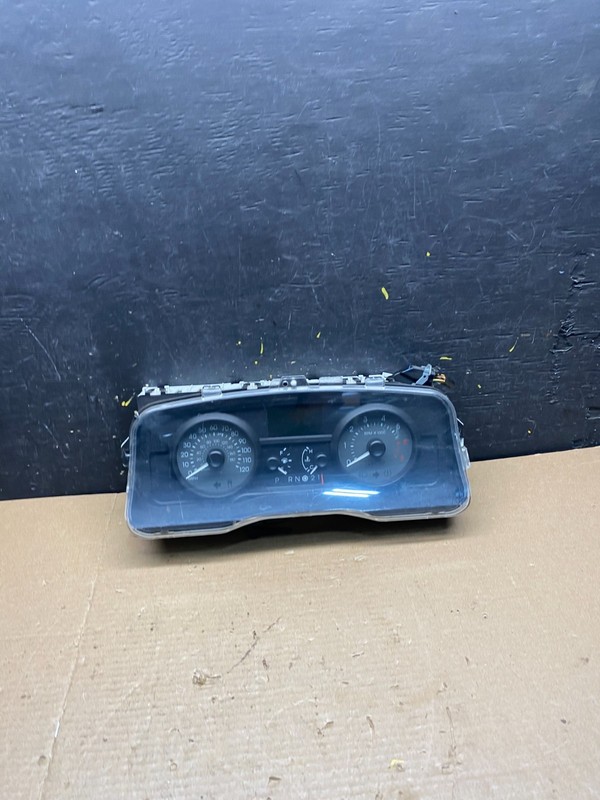 2006 to 2011 Lincoln Town Car Speedometer Cluster Gauge Oem Q9635 DG