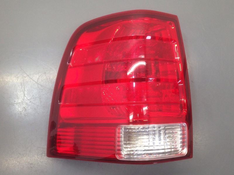 Left Driver Side Tail Light Lamp Fits 2003-2006 Ford Expedition 66937
