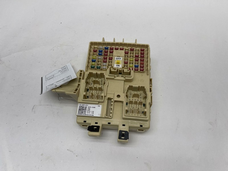 2018 KIA STINGER 3.3L INSTRUMENT PANEL DASH JUNCTION BLOCK FUSE RELAY BOX OEM
