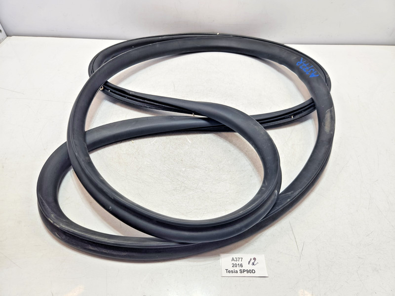 ✅ 2016-2020 OEM Tesla Model S Rear Tailgate Liftgate Trunk Rubber Seal 19k