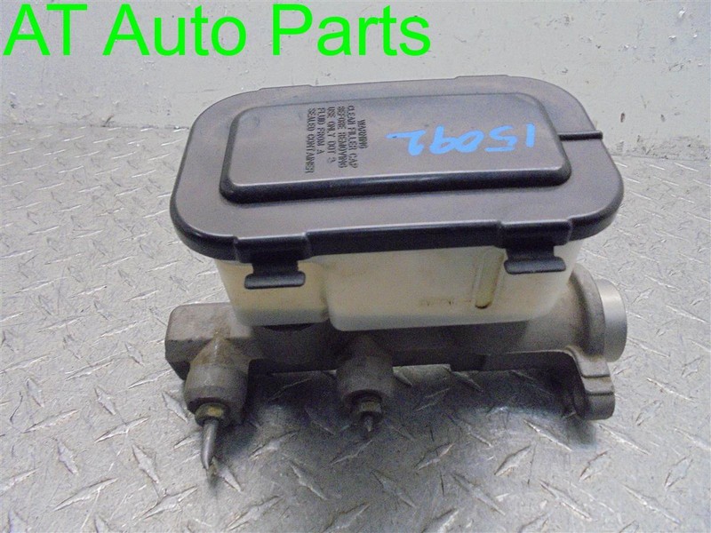 90 91 92 93 5.7L C1500 C2500 SUBURBAN BREAK MASTER CYLINDER 18060086