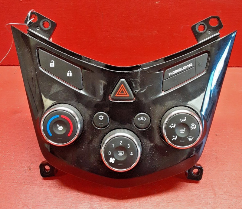2015 2016 Chevrolet Sonic Center Dash Climate HVAC Control Unit 42365638