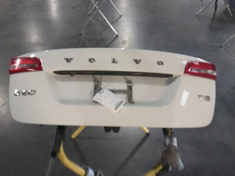Used Deck Lid fits: 2015 Volvo S60 w/spoiler w/rear view camera conventional ign