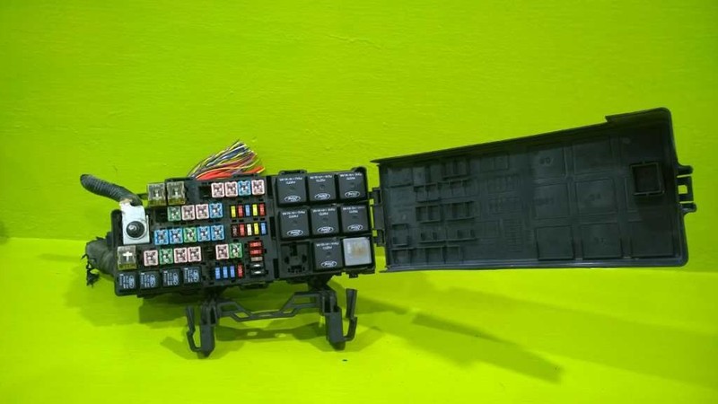 09 10 11 12 FORD FLEX FUSE RELAY BOX OEM 2926-48