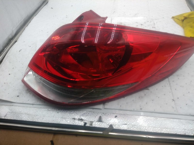 2015 Hyundai Veloster Right Tail Light Assembly Grey Scuffed 104657 102K Miles