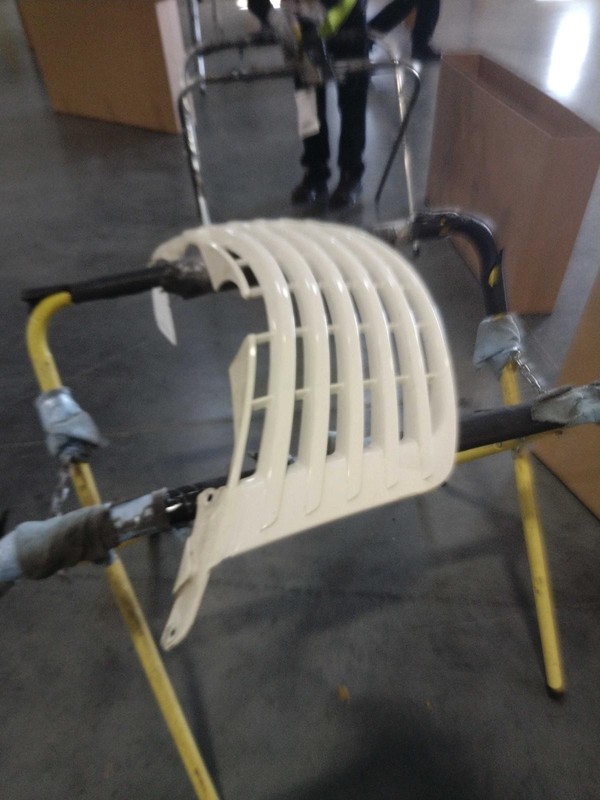 2008 Chrysler PT Cruiser OEM Grille White Upper Used 1HR99TZZAA 90K Miles