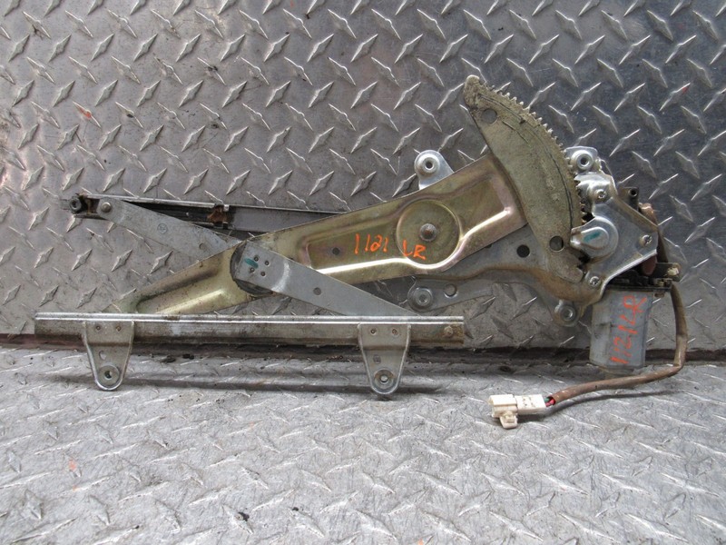 1997-2001 TOYOTA CAMRY RIGHT PASSENGER FRONT DOOR WINDOW REGULATOR JAPAN BUILT