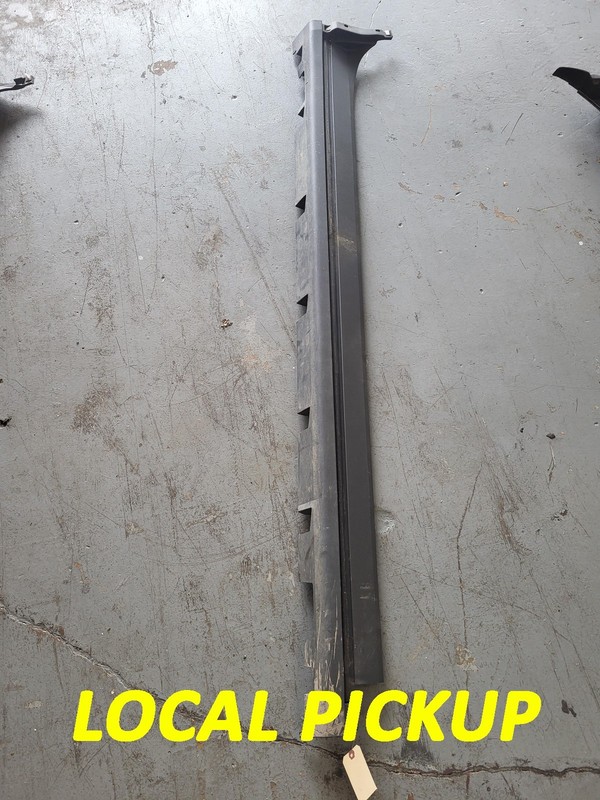Used Oem Lincoln Right Passenger Rocker Panel Skirt Molding 2020-2025 Corsair