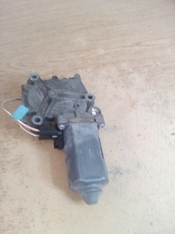 Volvo VNL A14-140-110 Driver Side Window Regulator