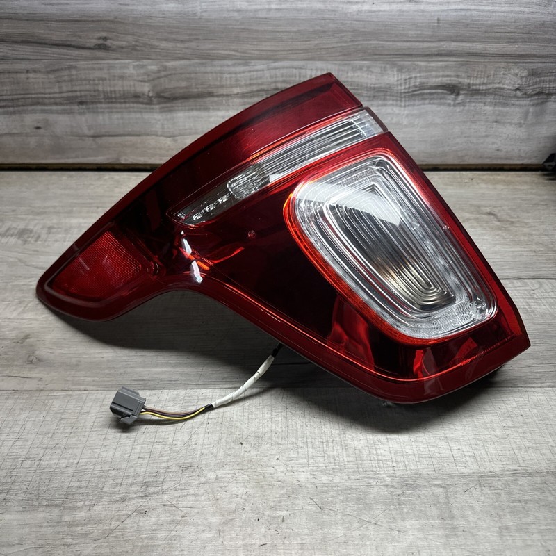 11 12 13 14 15 Ford Explorer Left Taillight Twisted IN W/O Police LROEM LH