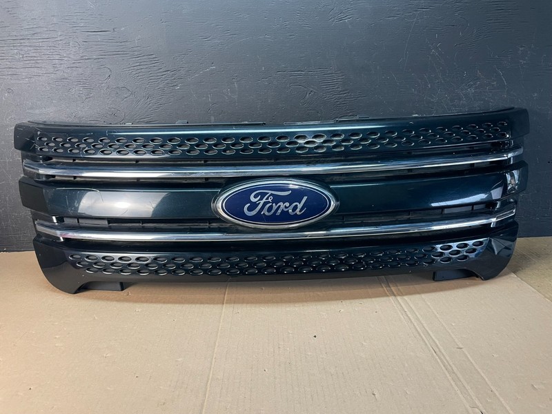 2011 to 2015 Ford Explorer Upper Front Grill Grille Oem AD8382 DG