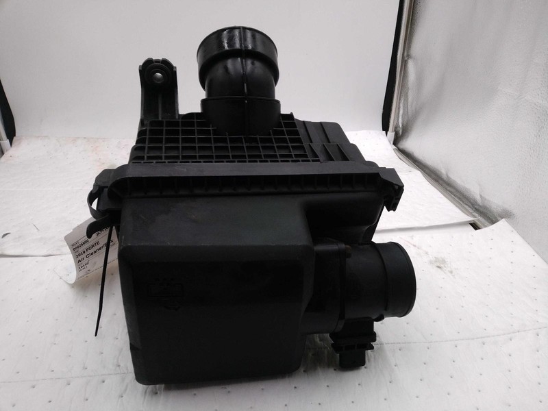2019 KIA Forte Air Cleaner Assembly OEM 28110M6050 Used 92K Miles