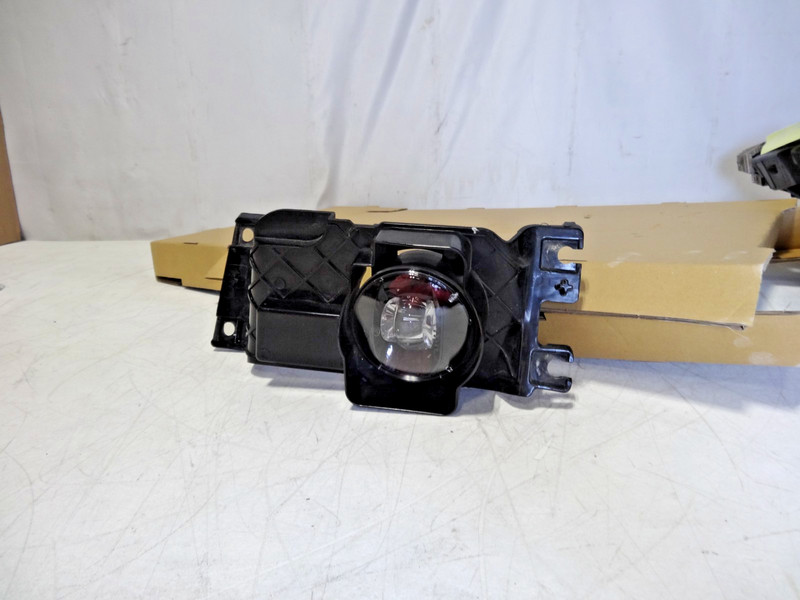 2020-2021 FORD F-250 F-350 Super Duty Right Side LED Fog Light With Bracket OEM