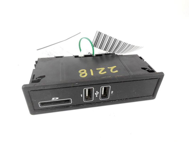 2017 17 Mercedes-Benz E300 USB Charging Port SD Card Slot OEM 2138200401