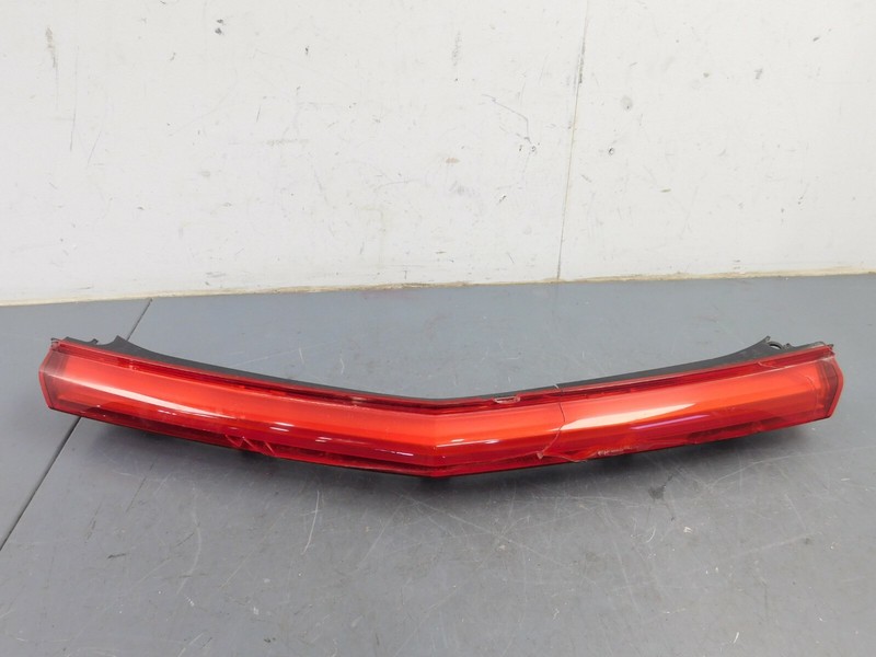 2017 16 - 21 Acura NSX Center Tail Light - Cracked Lens #0295 F4