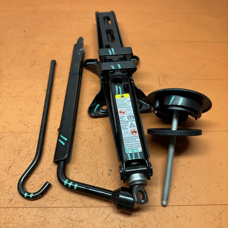 13590429 | 2010-2017 GMC Terrain Emergency Spare Tire Jack & Tool Assembly