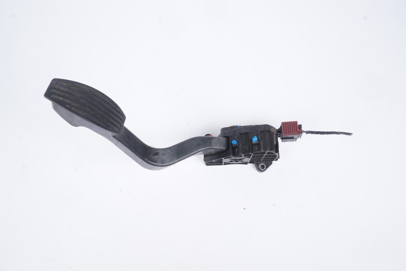 2012 - 2019 Fiat 500 Gas Pedal Accelerator 68073429AA OEM