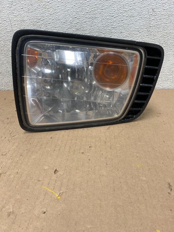 2001 to 2003 Infiniti QX4 Left Side Fog Light W/ Bezel OEM j6393 DG