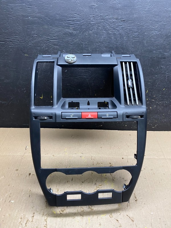 2008 - 2012 Land Rover LR2 OEM Center Radio Climate Dash Air Vent Bezel u5144 DG