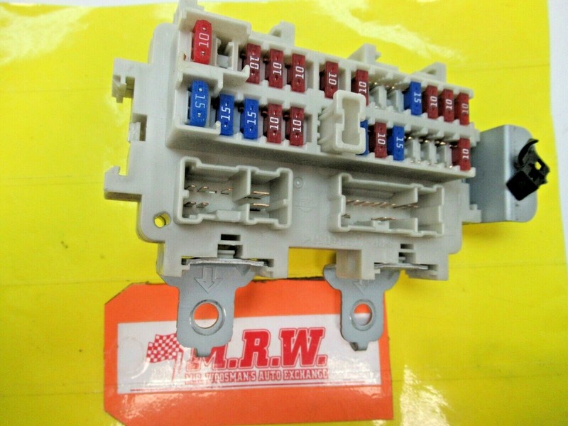 FUSE BOX SMALL FUSEBOX UNDER DASH RELAY 10 15 AMP fits 03 04 05 06 INFINITI G35
