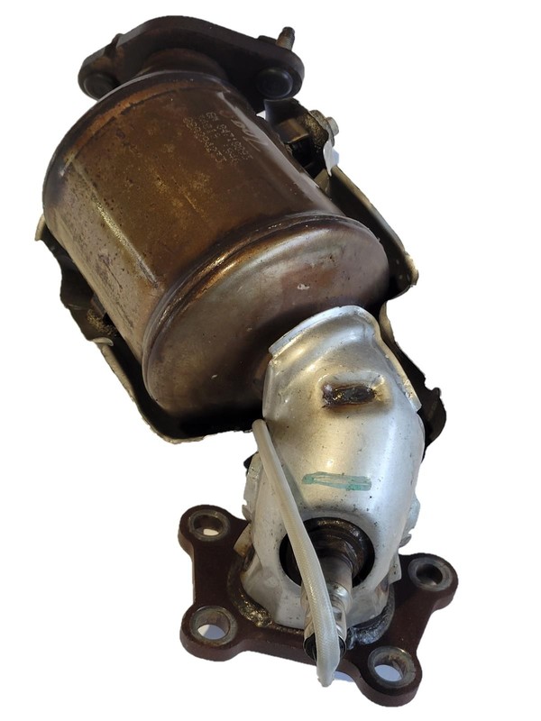 Nice Right Side Catalytic Converter With O2 Sensor 2018-21 Cadillac XT5 84718893