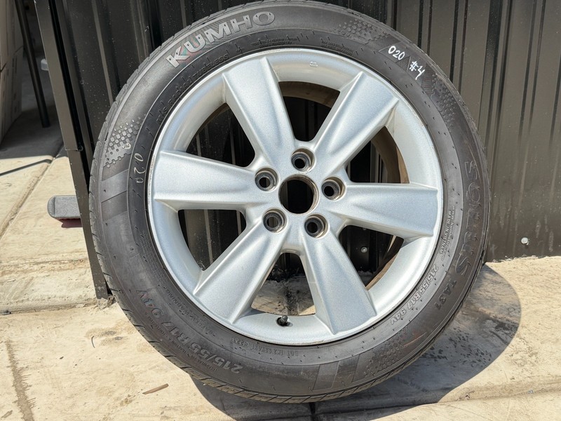 2004-2006 Lexus ES330 WHEEL W/ TIRE KUMHO 215/55R17 7/32" #020 #4