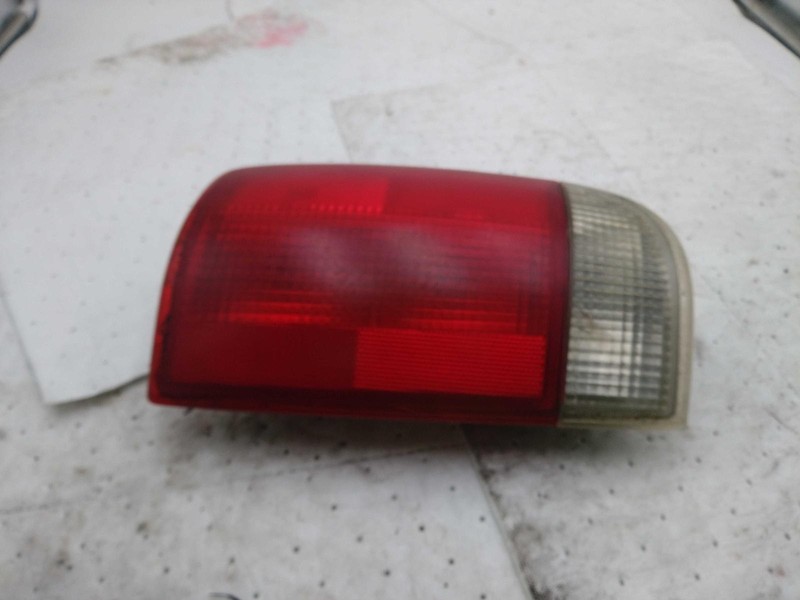 2000 GMC Envoy Right Tail Light Assembly OEM 70830 184K Miles