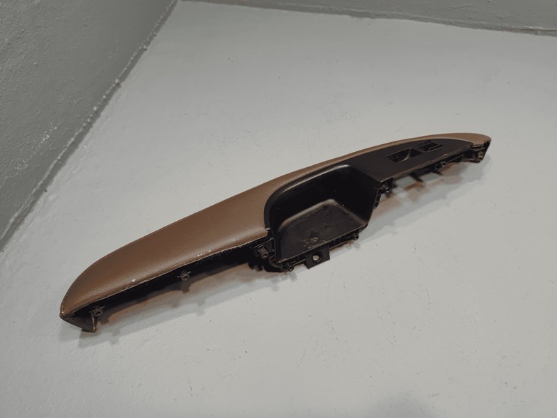 2019-2020 ACURA MDX FRONT PASSENGER SIDE DOOR PANEL BROWN ARMREST OEM