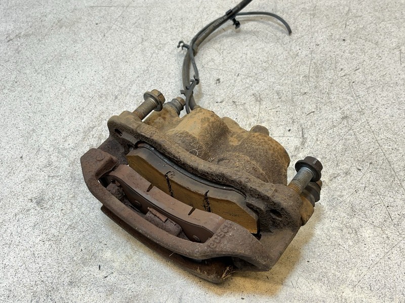 04-06 Mercedes Dodge Sprinter T1N 2500 Front Right Passenger Side Caliper Mount