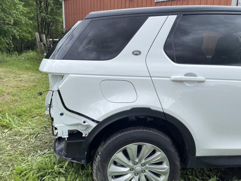 2020-2021 ROVER DISCOVERY SPORT RIGHT QUARTER PANEL FUJI WHITE PC:1AA AWD 55125