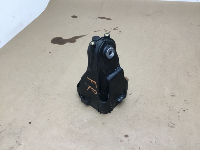 Mercedes E350 W213 2020 2.0L Right Engine Motor Bracket Mount Support 17-22 :A