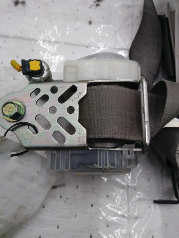 2010 Subaru Forester Used OEM Silver Seat Belt Retractor 83K Miles 64621SC010
