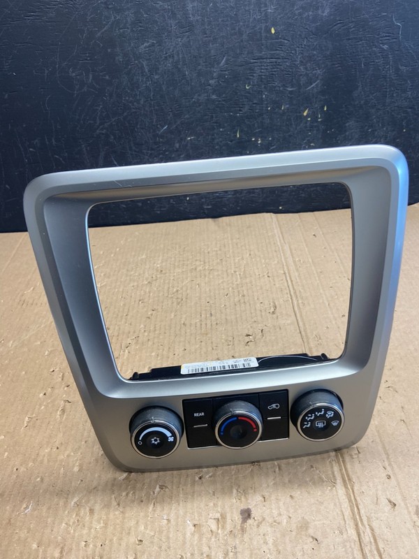 2013 - 2016 GMC Acadia A/C Heater Climate Control Radio Panel Bezel OE AE4027 DG